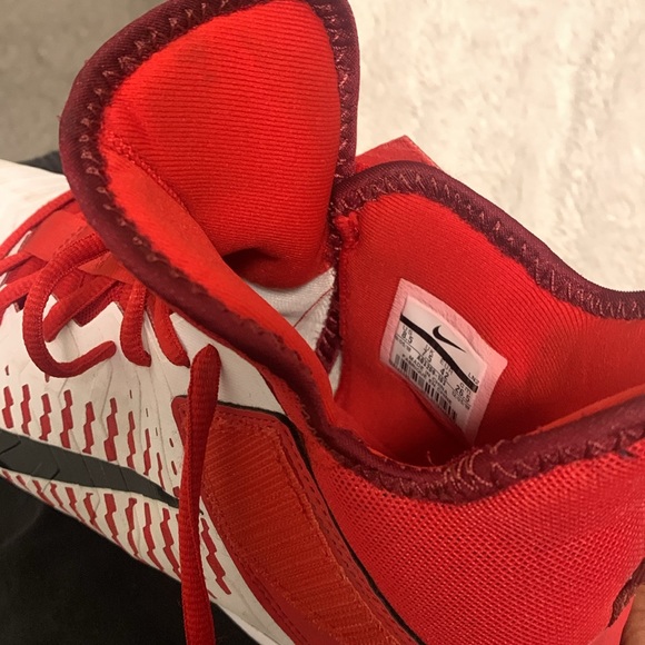 I am selling football cleats because I am trying to get into reselling. - Picture 3 of 5